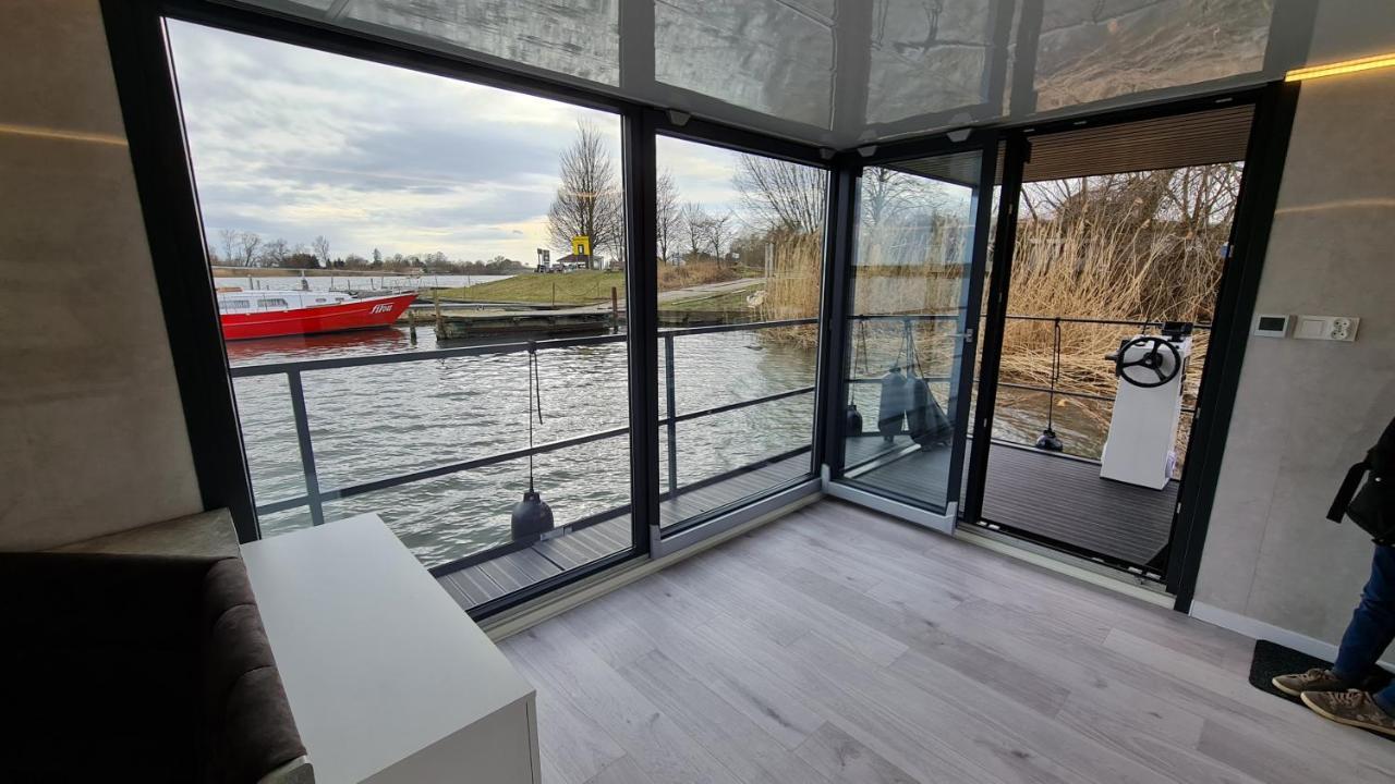 ホテル Hausboote Unteres Odertal Hausboot Kranich シュヴェット エクステリア 写真